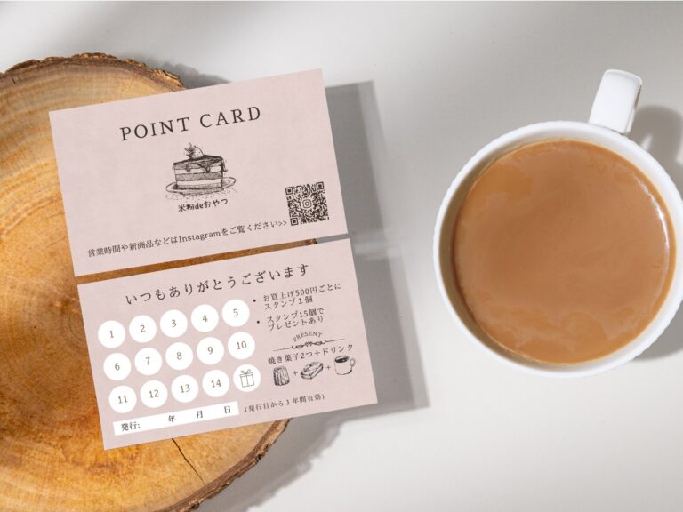 カフェのポイントカードとコーヒー